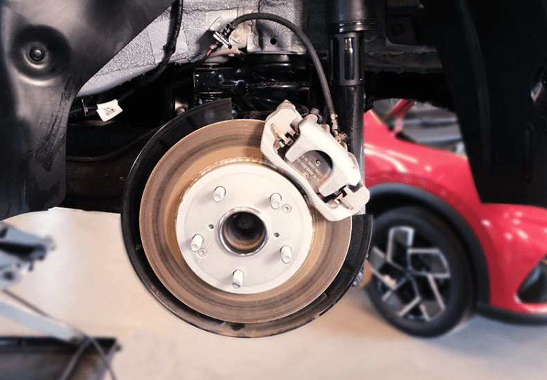 Her ses bremser på en ebil - eksempel