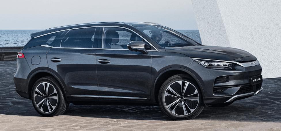 Sort BYD elbil vist i profil